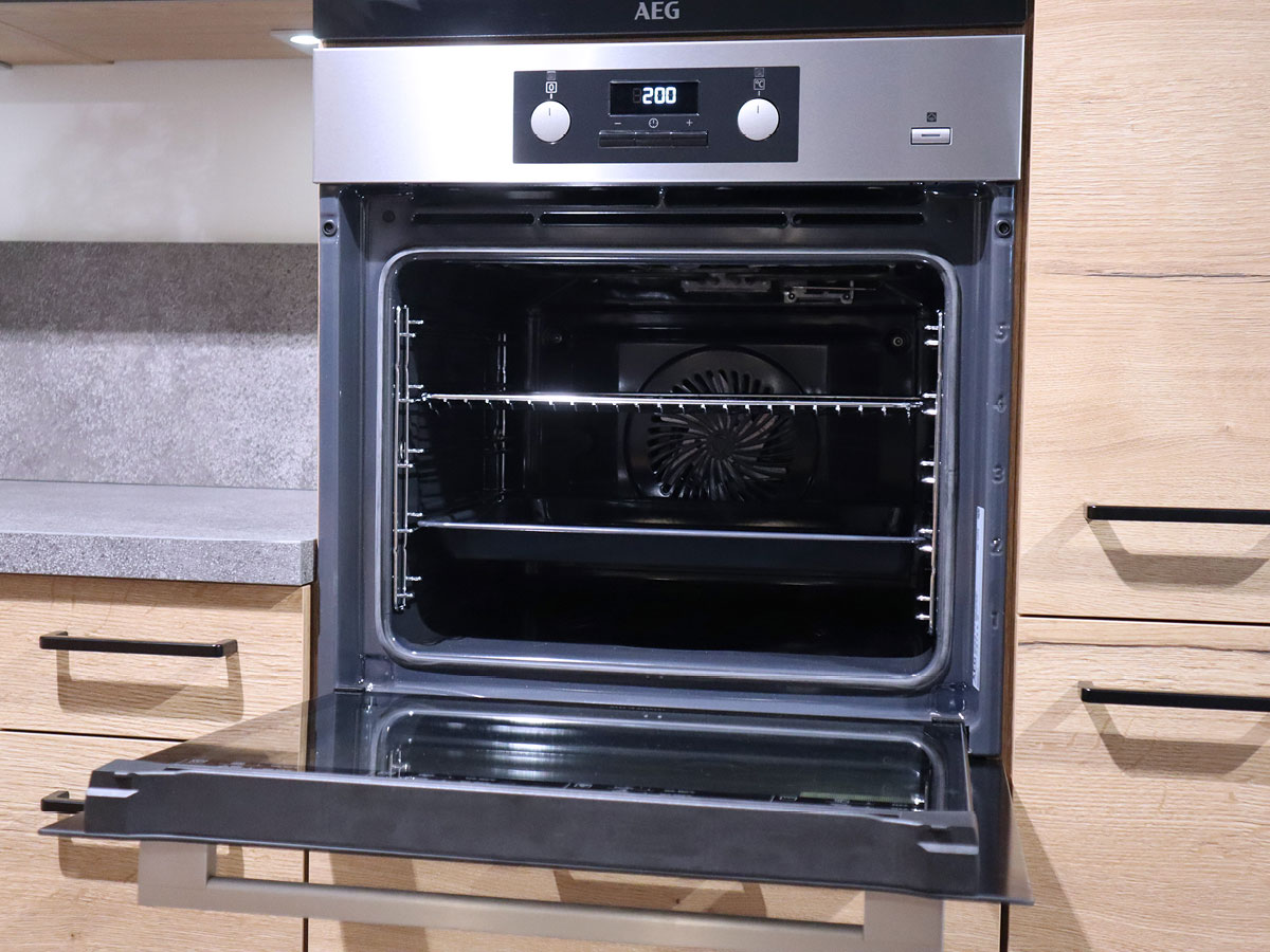 Nobilia Einbau-Küche U-Form in Eiche Sierra mit Elektrogeräten - Musterküche KCR15