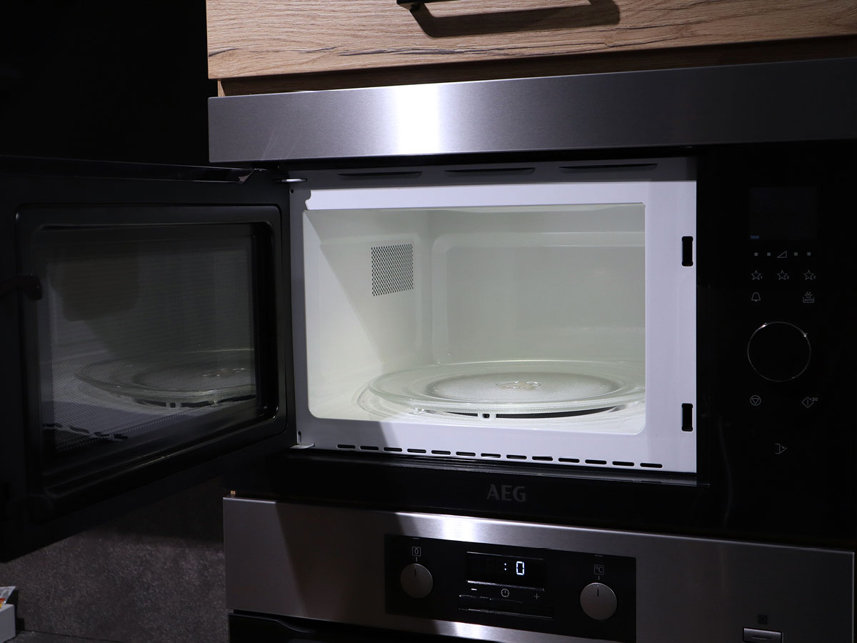 Nobilia Einbau-Küche U-Form in Eiche Sierra mit Elektrogeräten - Musterküche KCR15