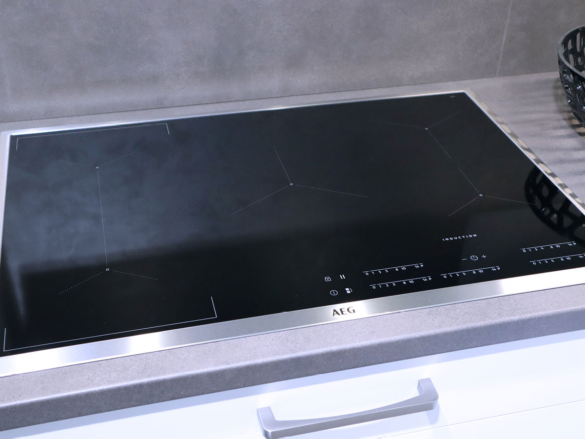 Nobilia Einbau-Küche in U-Form mit Elektrogeräten - Musterküche KCR20
