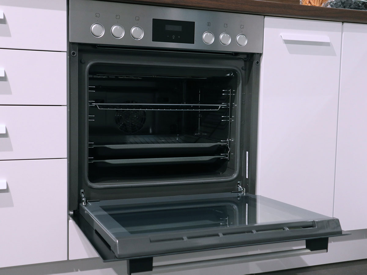 Nobilia Einbau-Küche L-Form mit Elektrogeräten - Abverkaufsküche KCR21