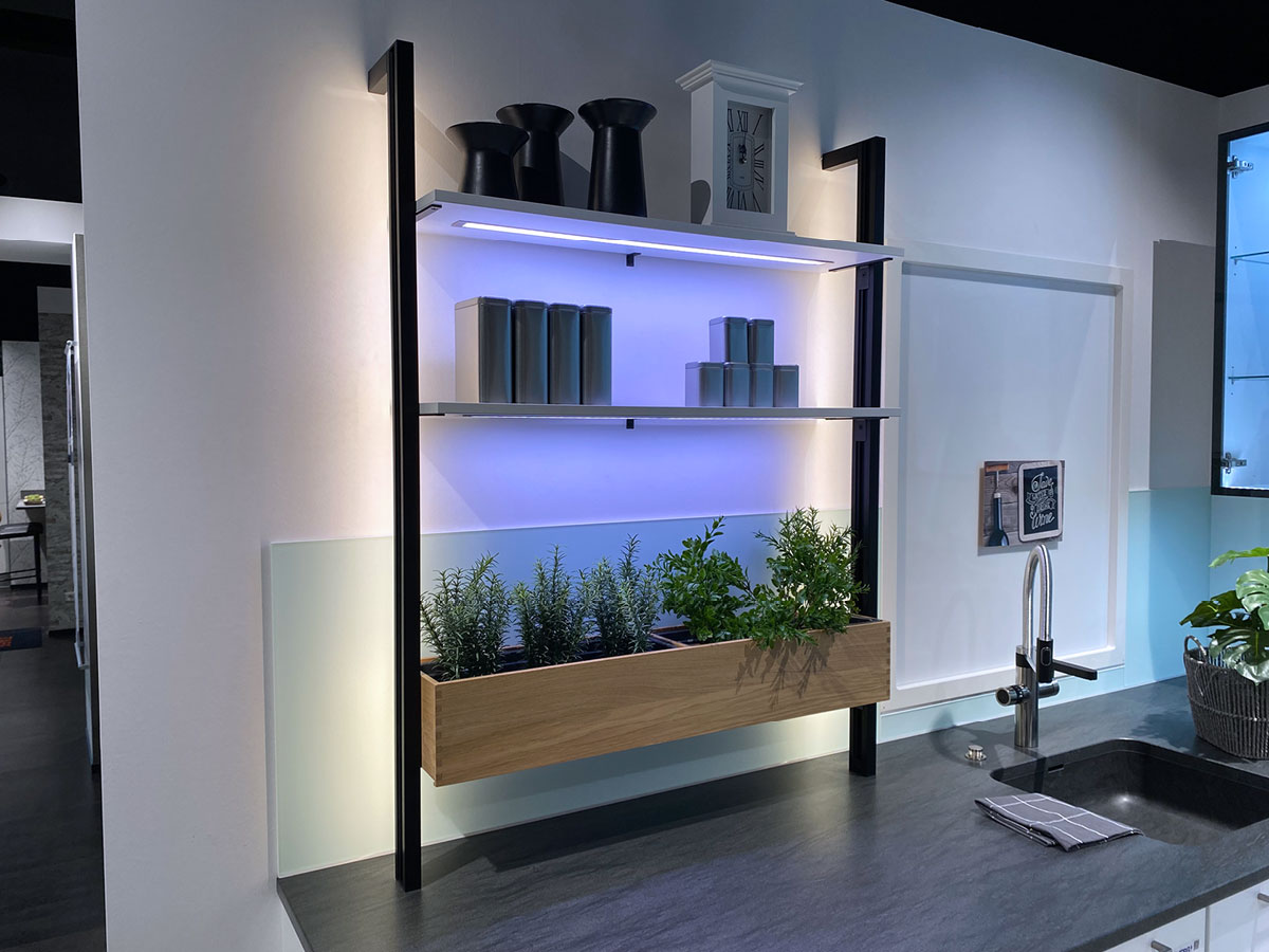 Nobilia Einbau-Küche L-Form mit separater Regalwand und Elektrogeräten - Musterküche KSD13