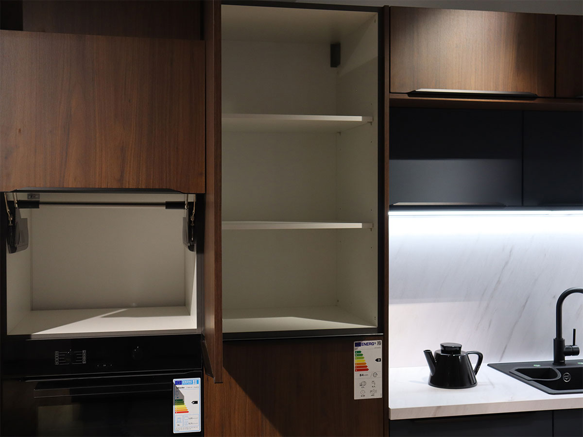 Nobilia Einbau-Küche L-Form mit Elektrogeräten - Musterküche KSH5