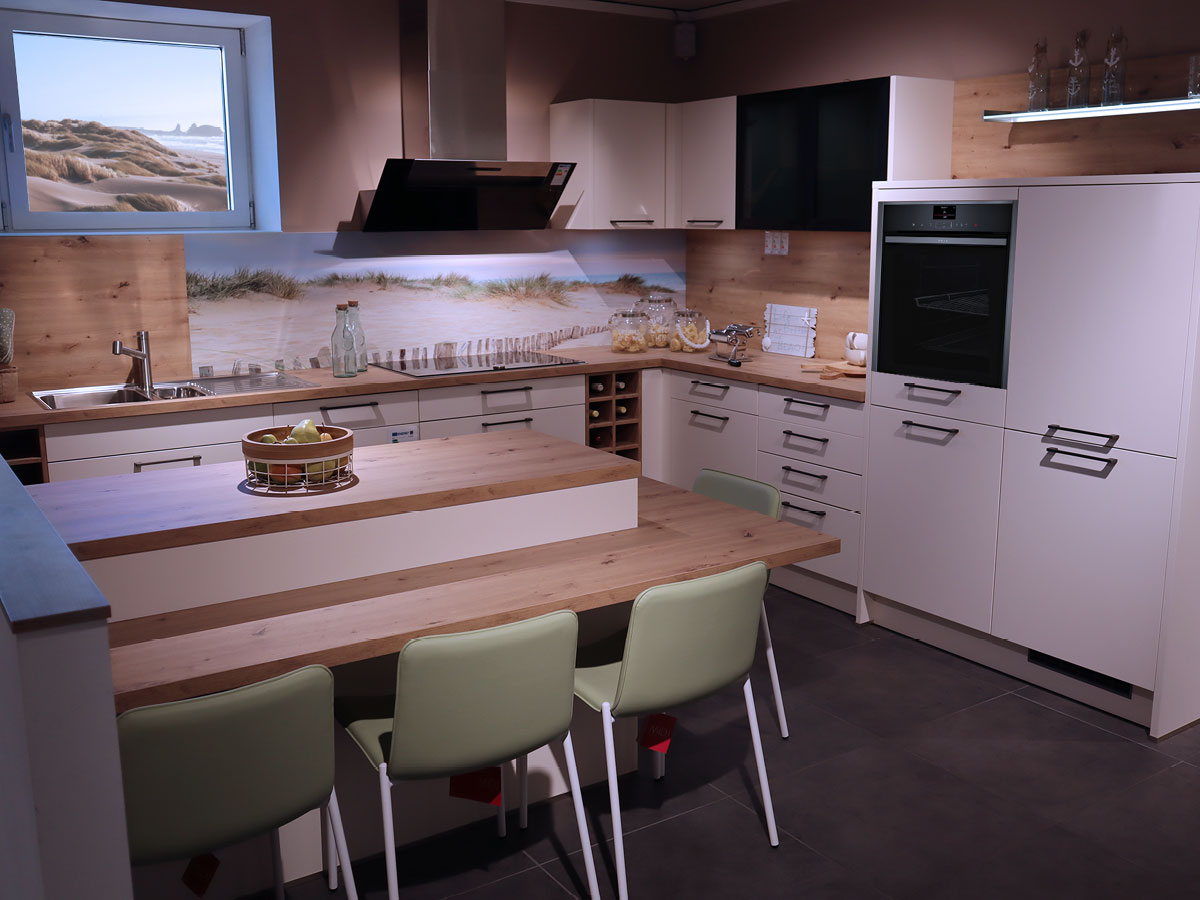 Häcker Einbau-Küche mit Insel-Essgelegenheit & Elektrogeräten - Abverkaufsküche KSH11