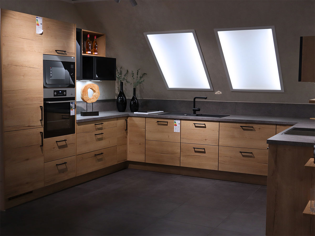 Nobilia Einbau-Küche U-Form in Eiche Sierra mit Elektrogeräten - Musterküche KSH14