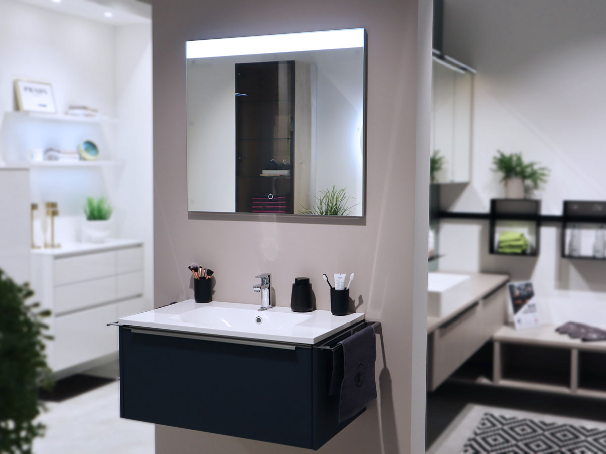Nobilia Badezimmer Waschtisch mit Spiegel - Musterbad MGH15-4