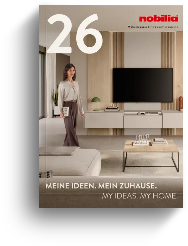 Moderne Wohnzimmergestaltung mit weiblicher Person
