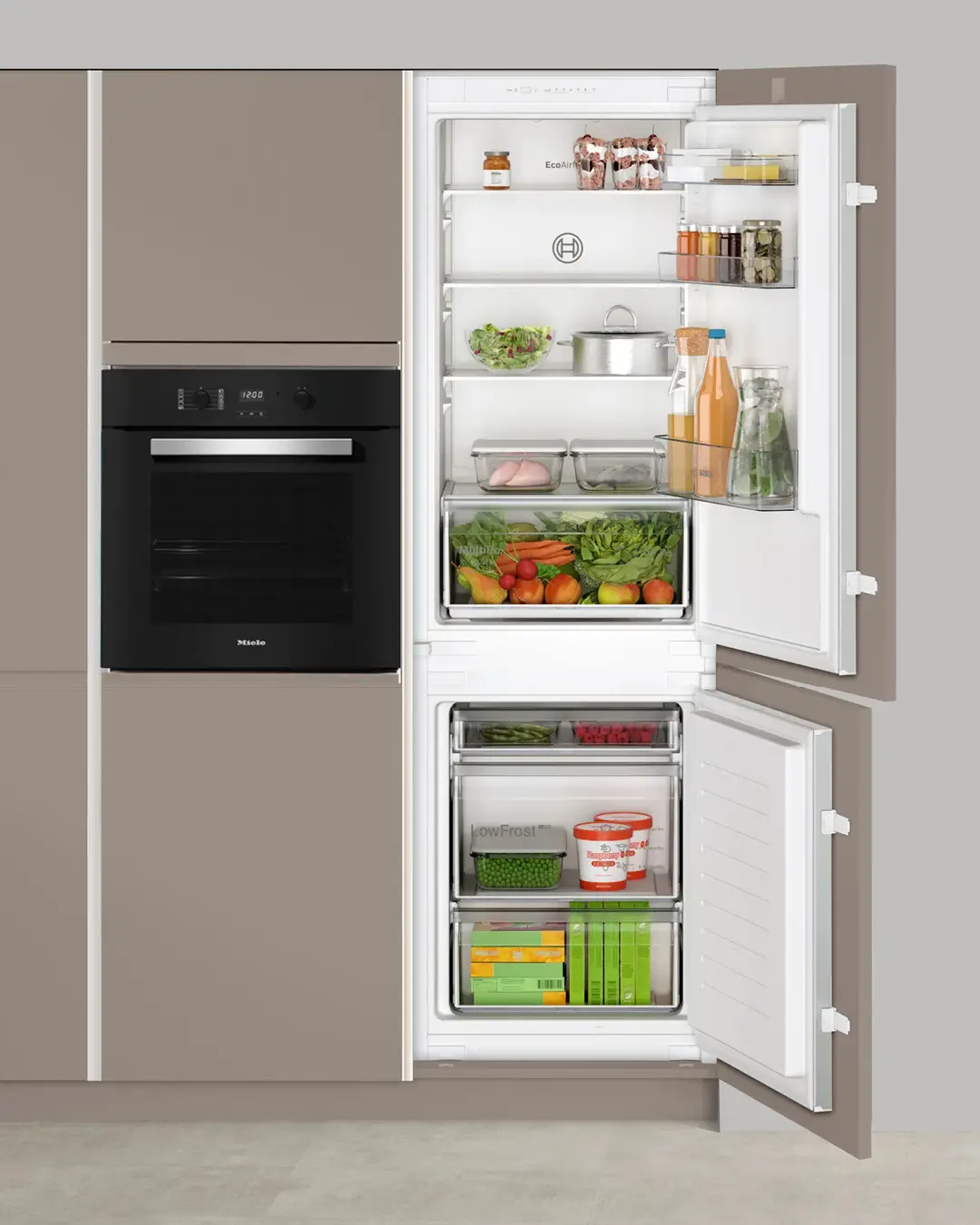Kühlschrank mit frischen Lebensmitteln und Getränken